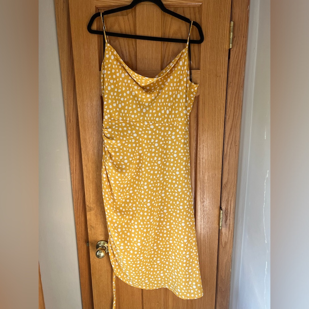 Yellow dress with polka dots size L nwt